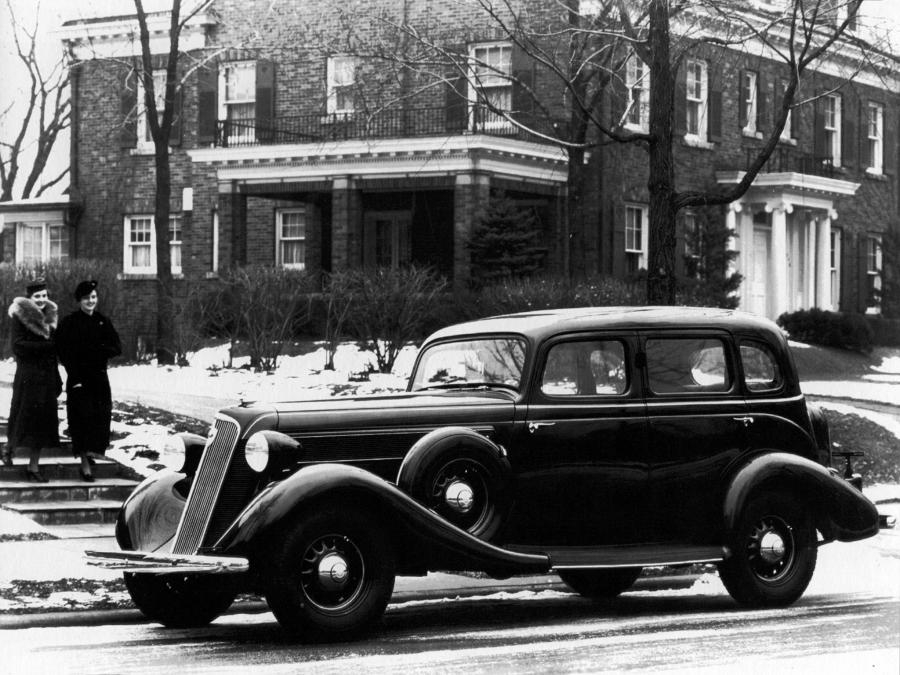  Studebaker Commander Custom Sedan 1935 года  (фото 1 из 1)